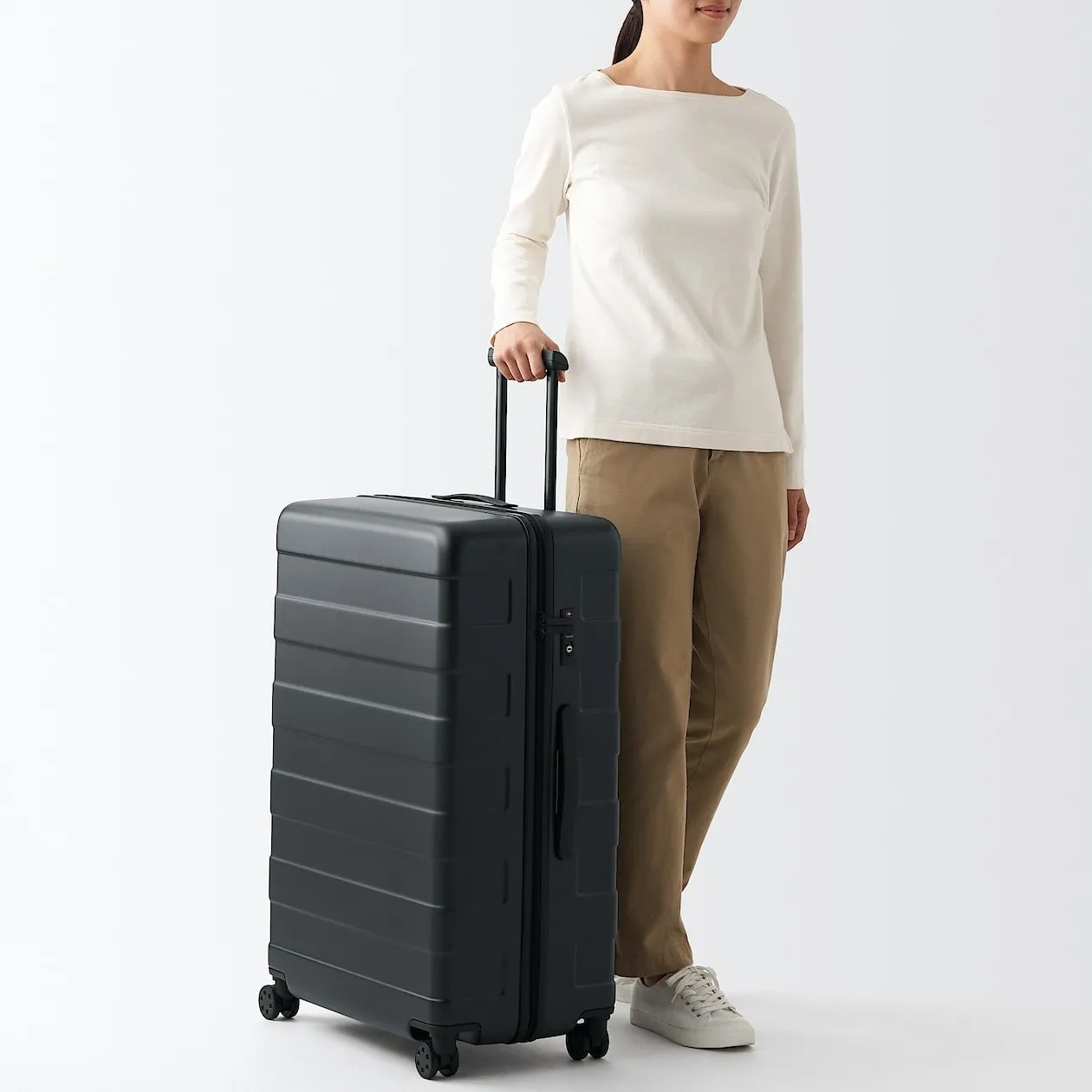 Hard Shell Suitcase - 105L (77cm)