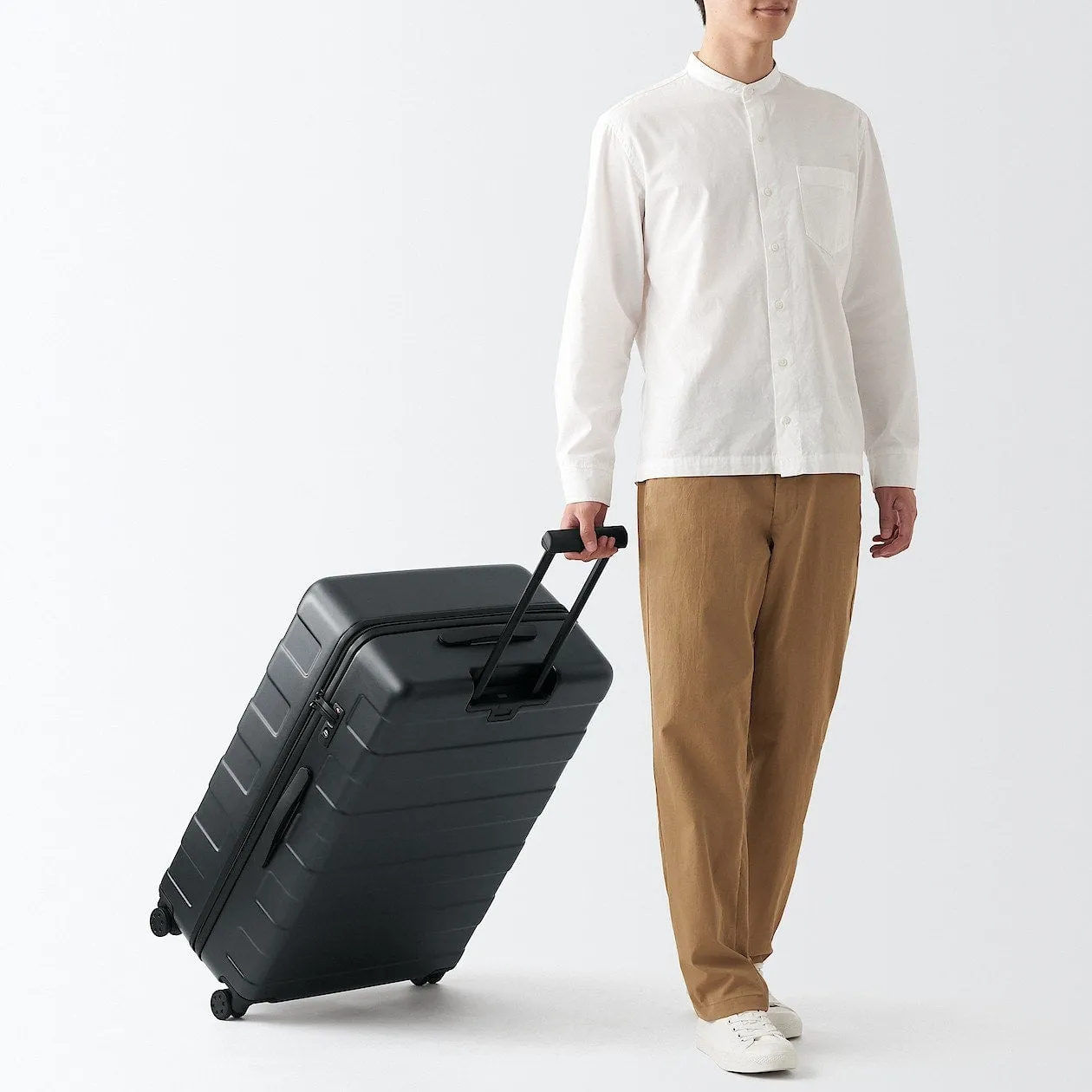 Hard Shell Suitcase - 105L (77cm)