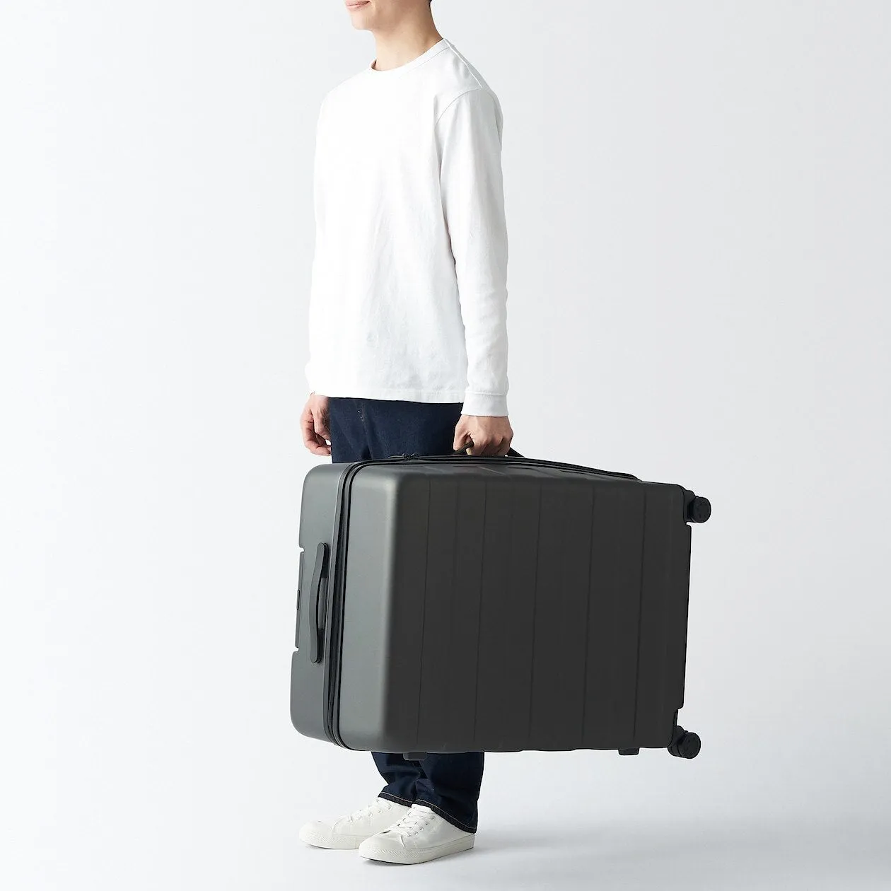 Hard Shell Suitcase - 105L (77cm)