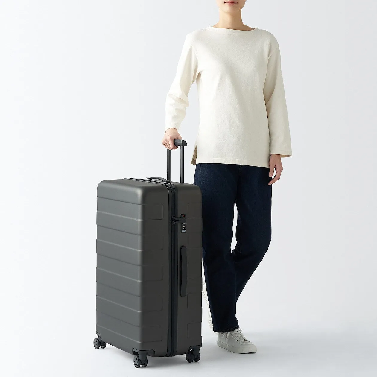 Hard Shell Suitcase - 105L (77cm)