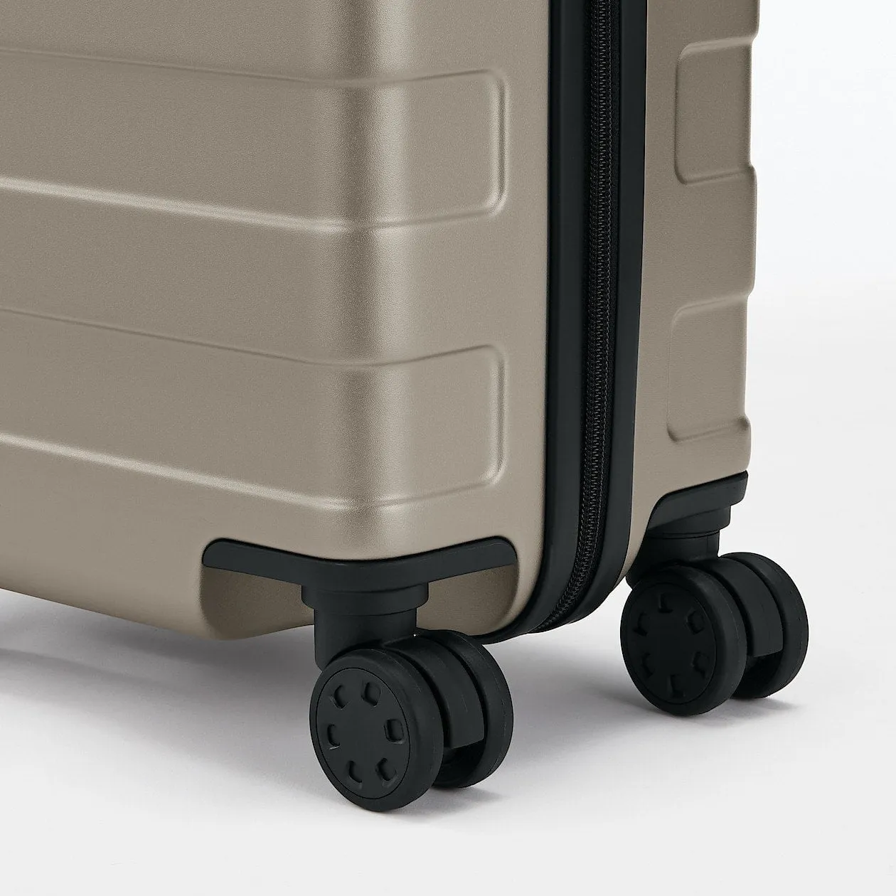 Hard Shell Suitcase - 20L (47cm)