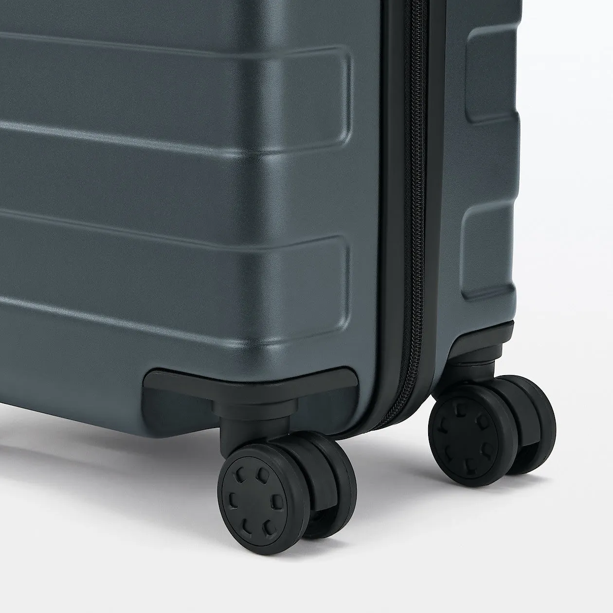 Hard Shell Suitcase - 20L (47cm)