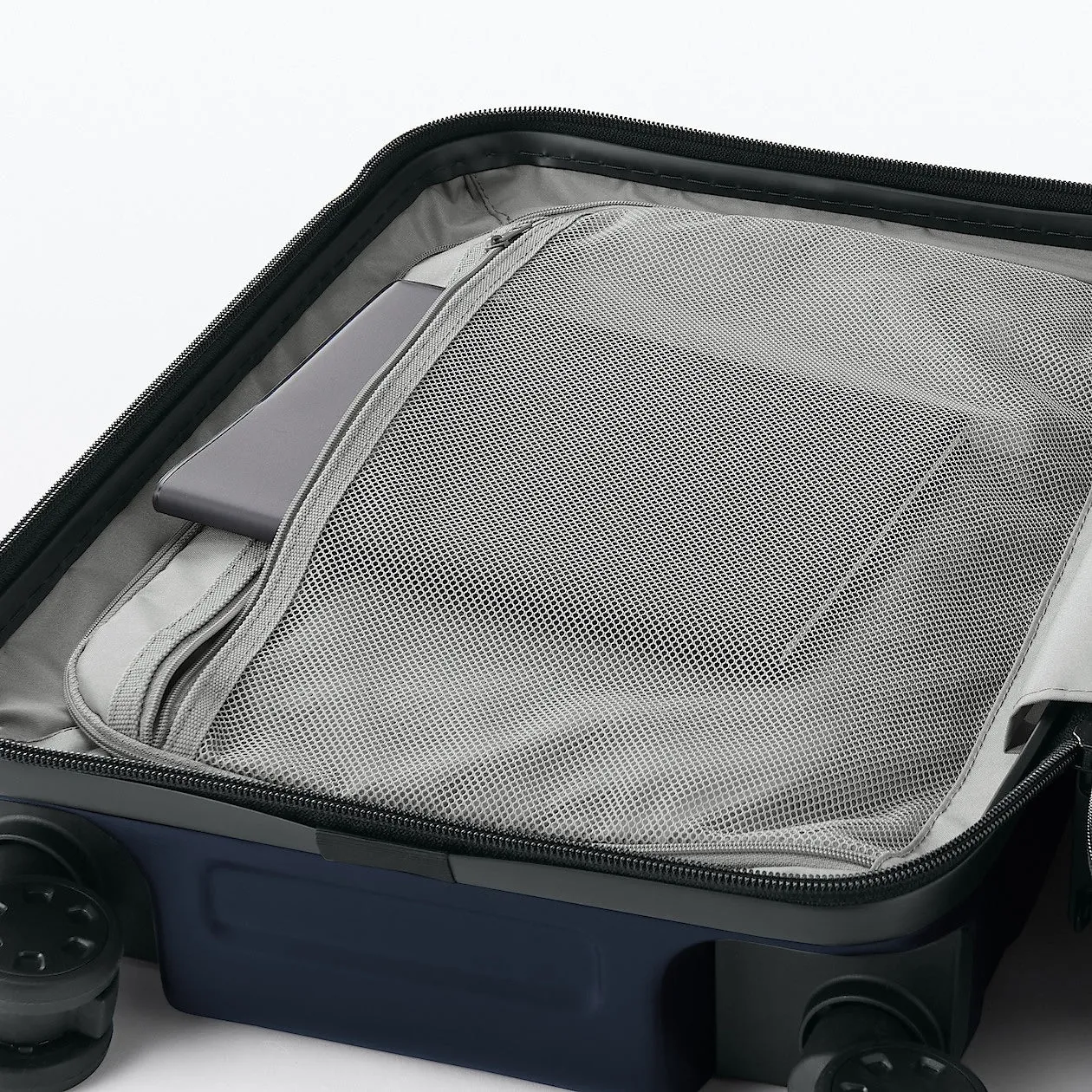 Hard Shell Suitcase - 20L (47cm)