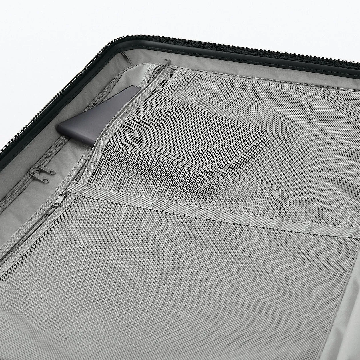 Hard Shell Suitcase - 75L (71.5cm)