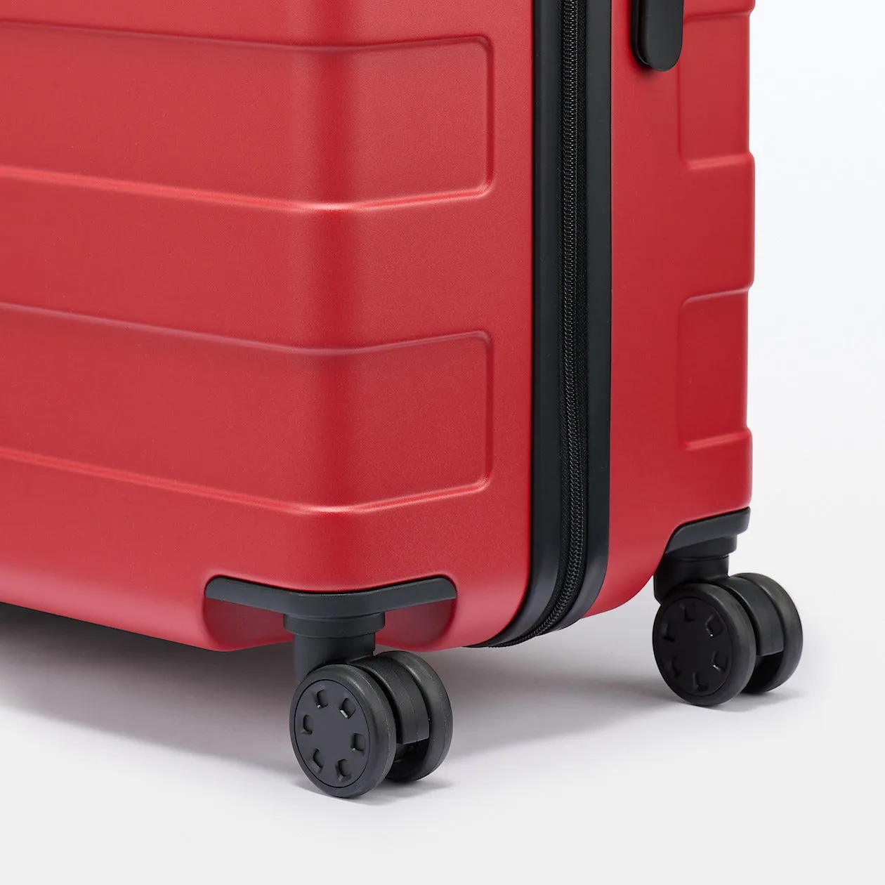 Hard Shell Suitcase - 75L (71.5cm)