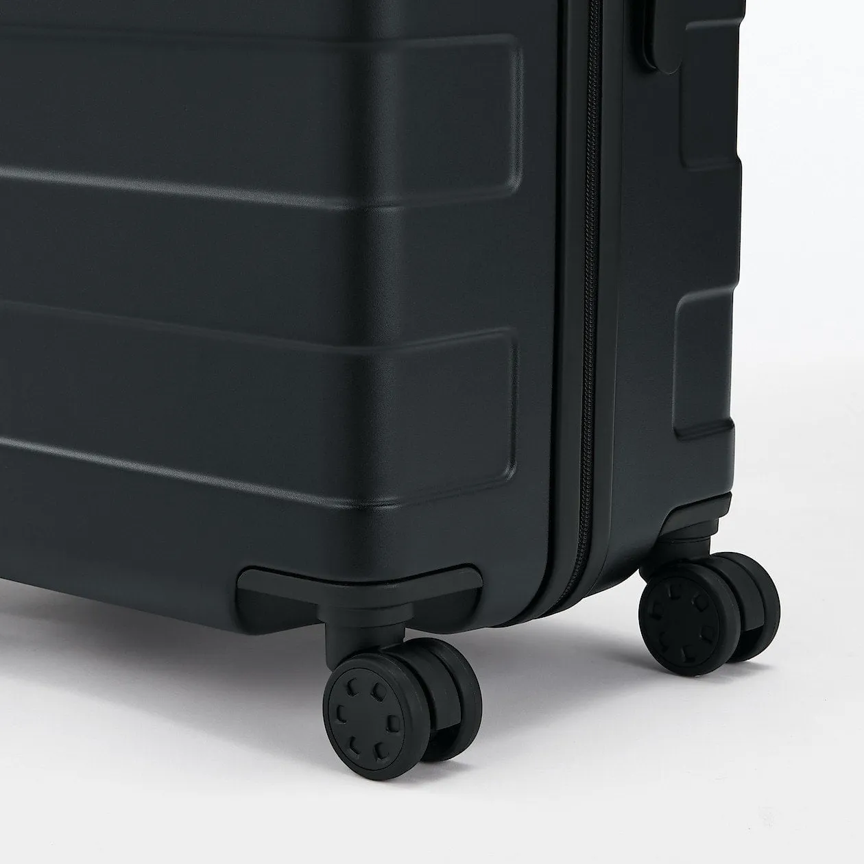 Hard Shell Suitcase - 75L (71.5cm)