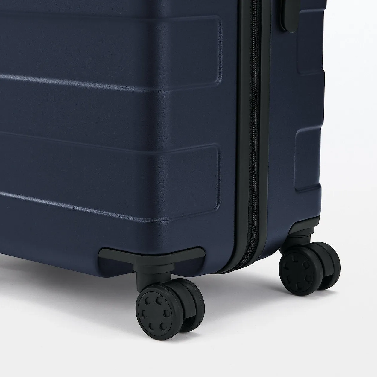 Hard Shell Suitcase - 75L (71.5cm)