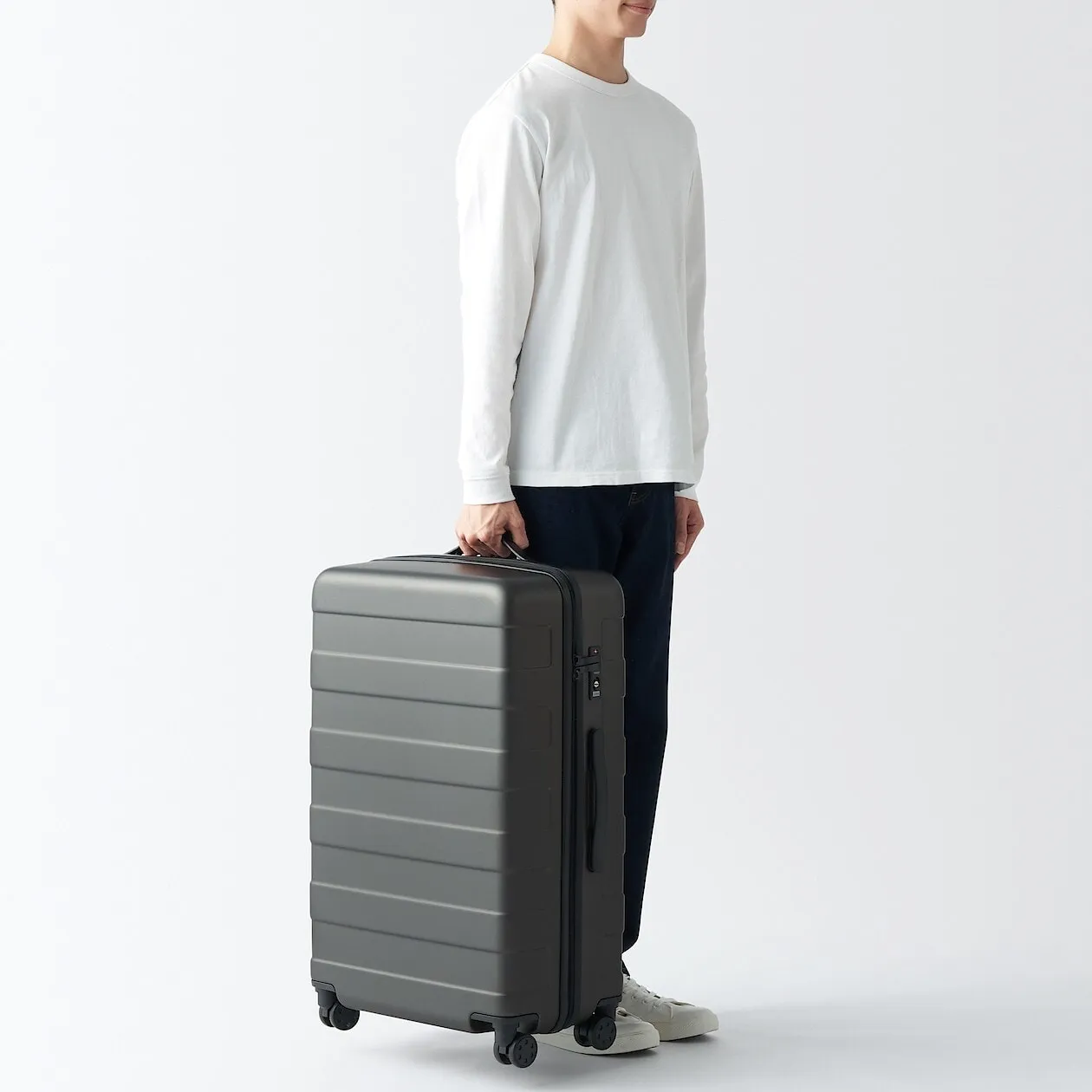 Hard Shell Suitcase - 75L (71.5cm)